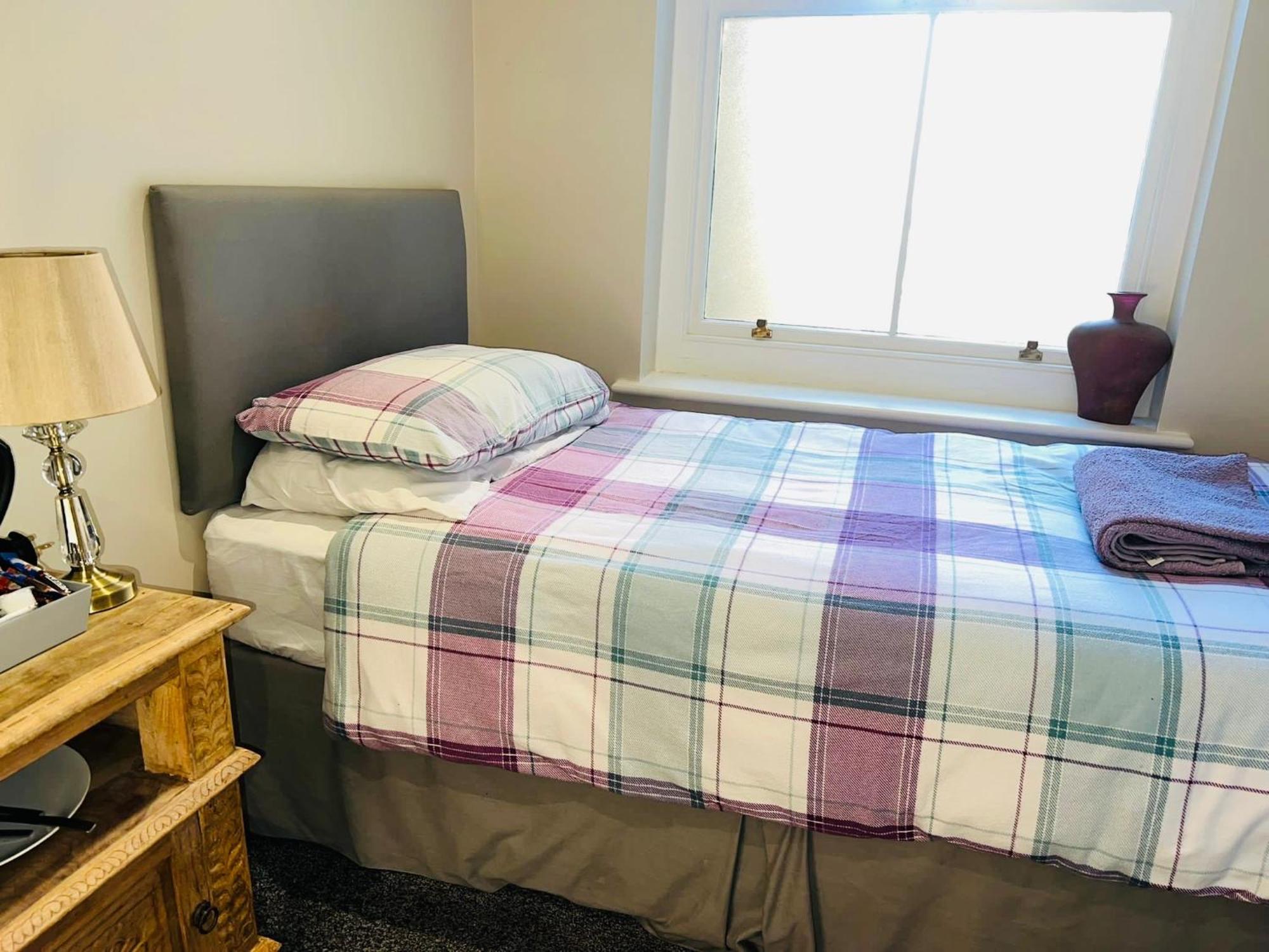 Bed For The Night, Close To Beach, Shops , Train St Leonards-on-Sea Kültér fotó
